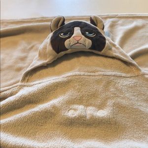 Comfy critters blanket ( grumpy cat)